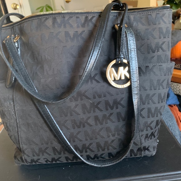 Michael Kors tote - Picture 3 of 5